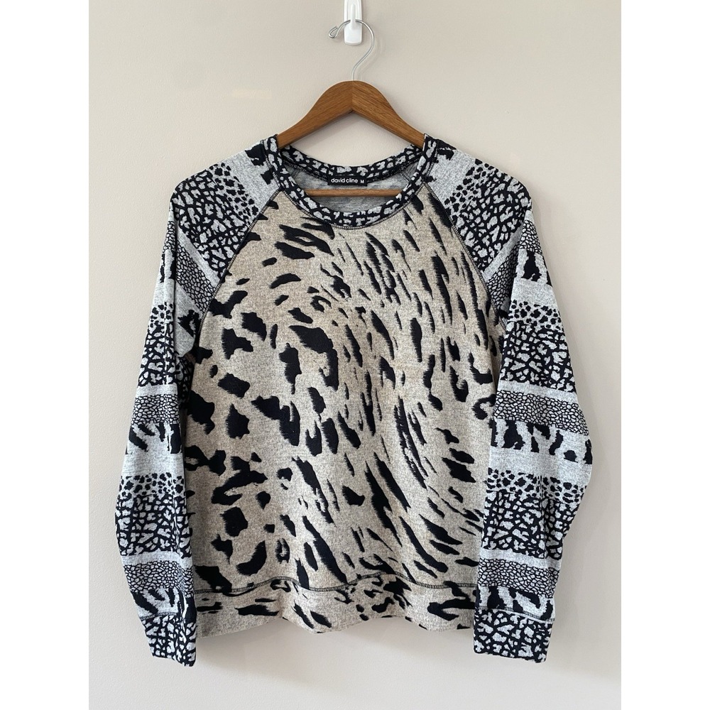 David Cline Animal Print Knit Top‎ Size M Gray Muted Artsy Lightweight Sweater
